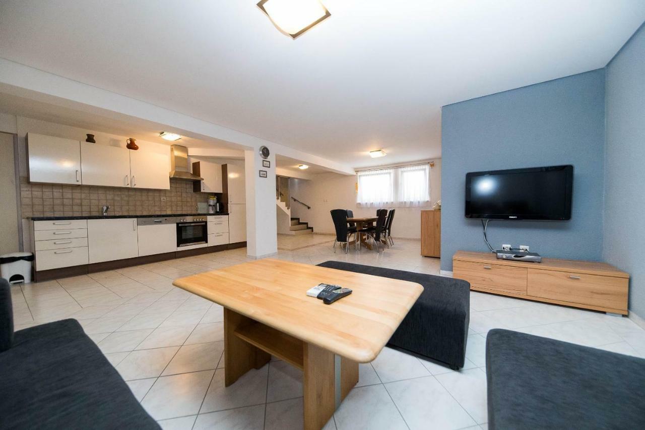 Moderne Souterrainwohnung Crikvenica Exterior photo